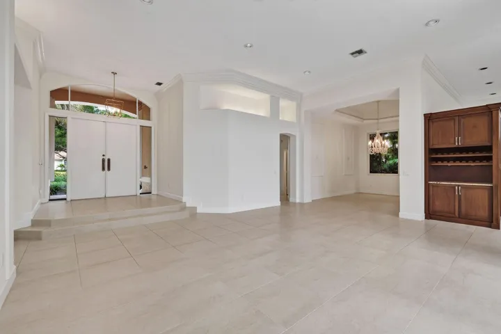 108NorthRiverDrW(14)