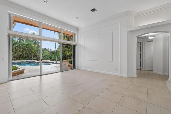 108NorthRiverDrW(16)