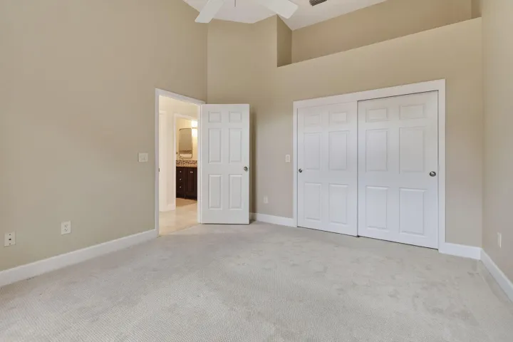 108NorthRiverDrW(63)