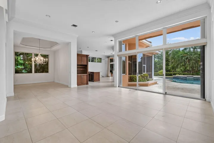 108NorthRiverDrW(13)