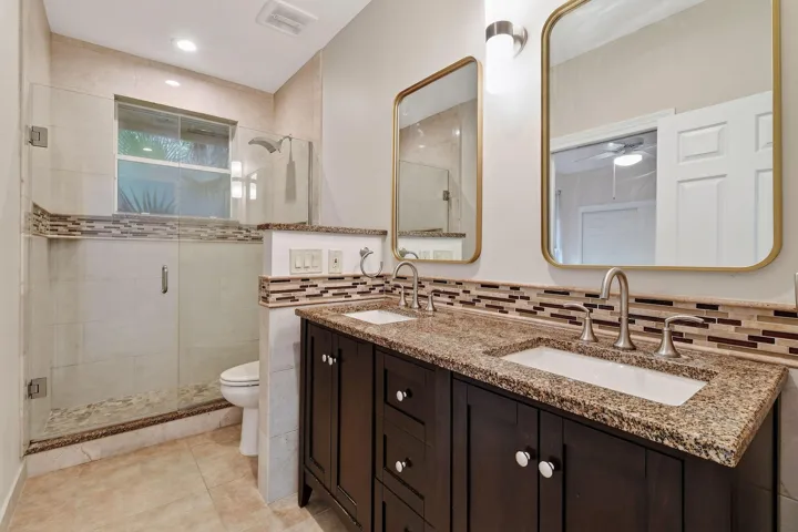108NorthRiverDrW(59)