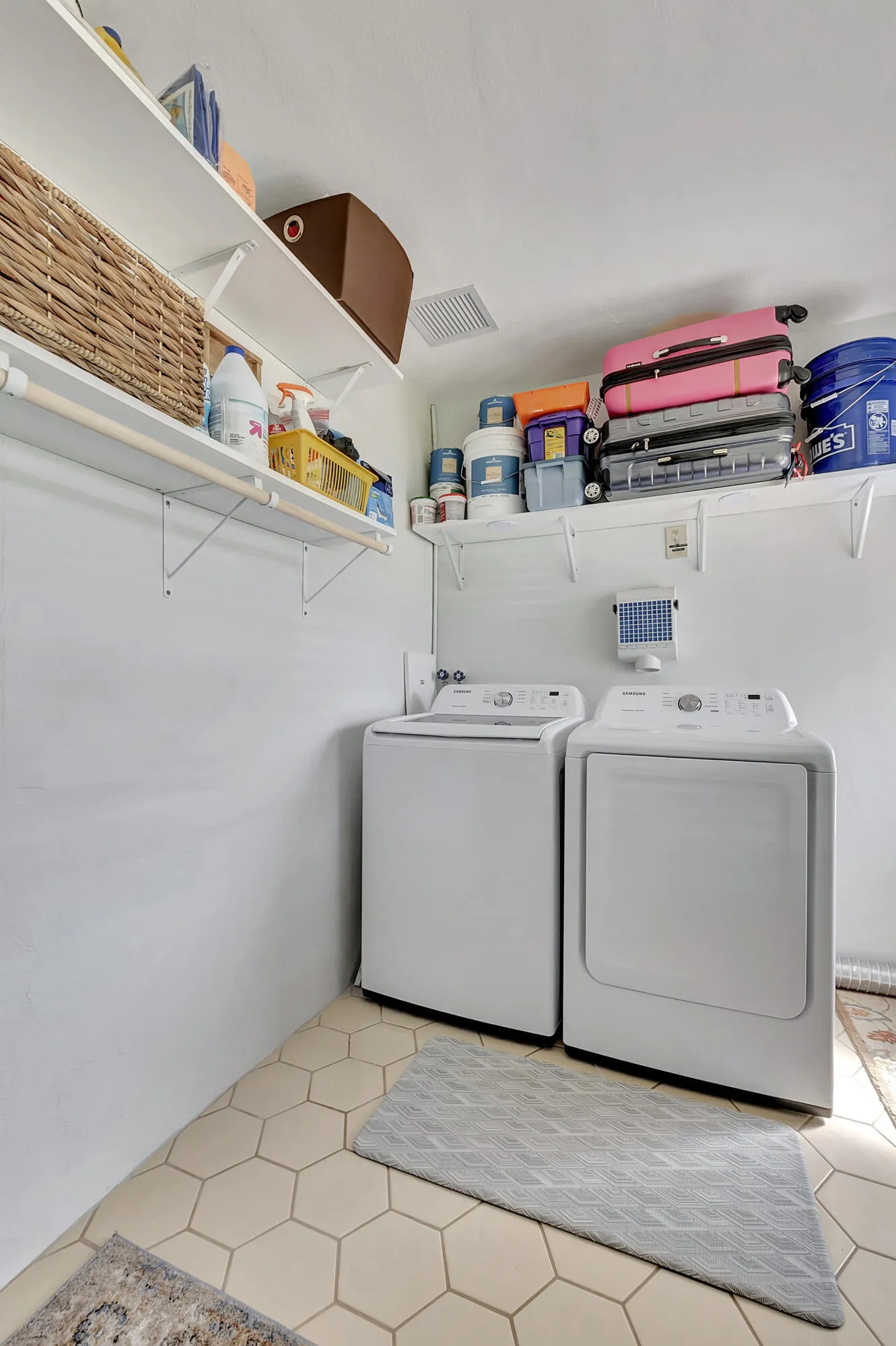 Washer/Dryer in Unit