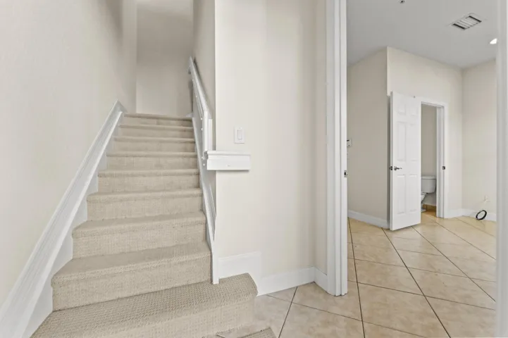 04 Hallway 01