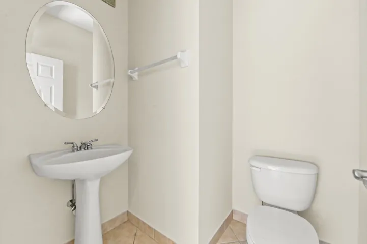 13 Bathroom 01