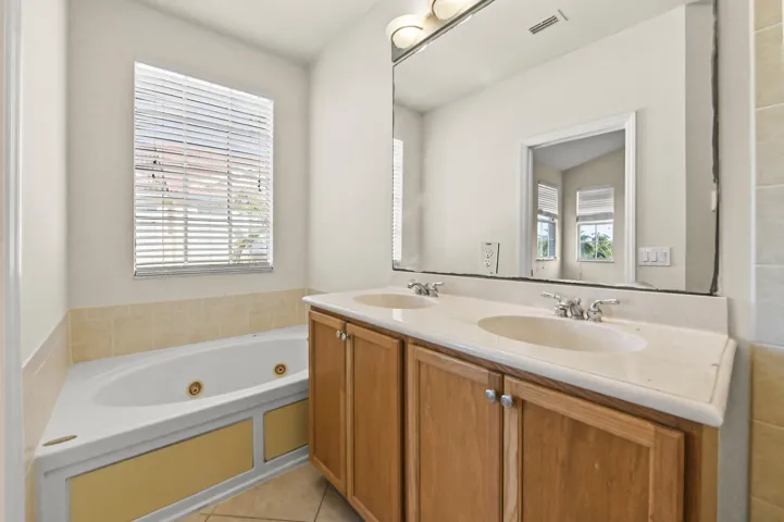 29 Bathroom 02