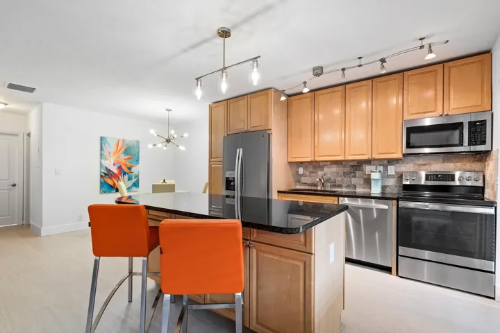 2881 NE 32nd 220