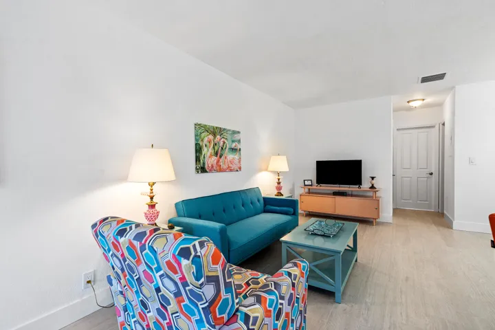 2881 NE 32nd 220