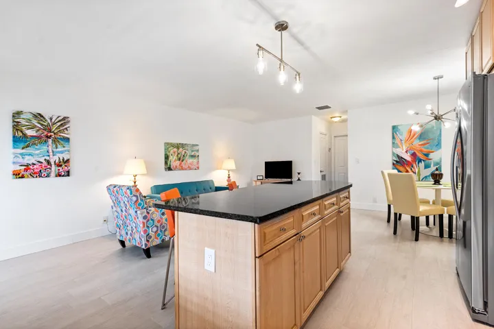 2881 NE 32nd 220