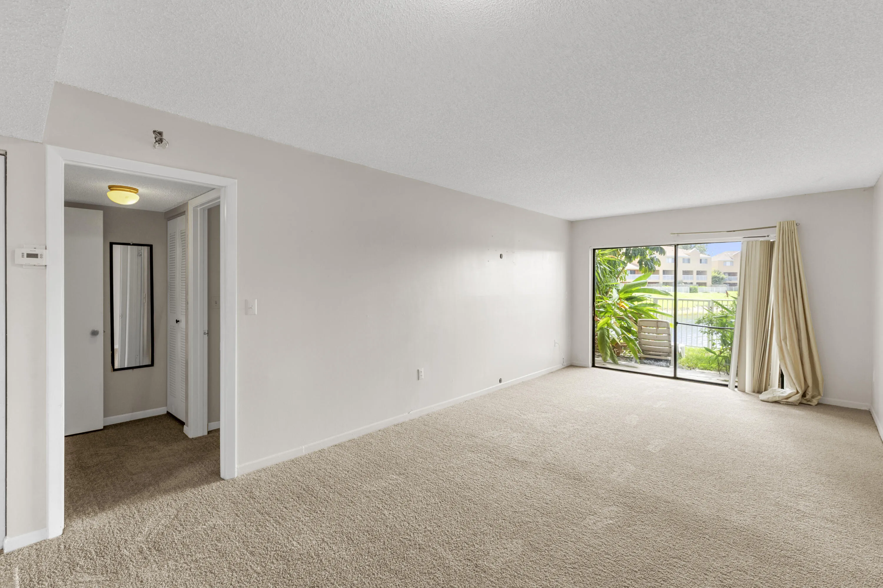 New carpet - views of the lake and patio