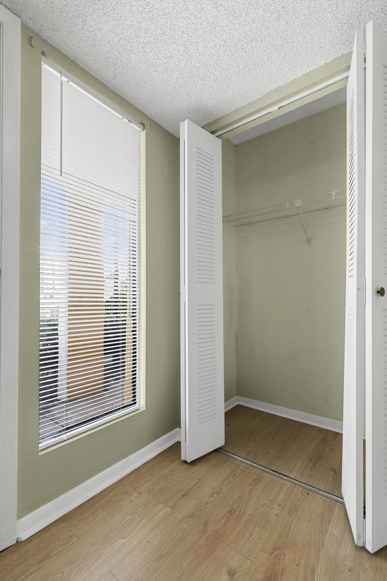 Spacious broom/coat closet as you enter the unit