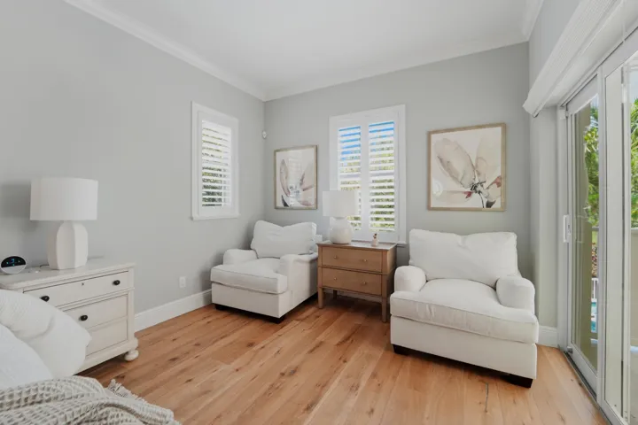 primary bedroom sitting area