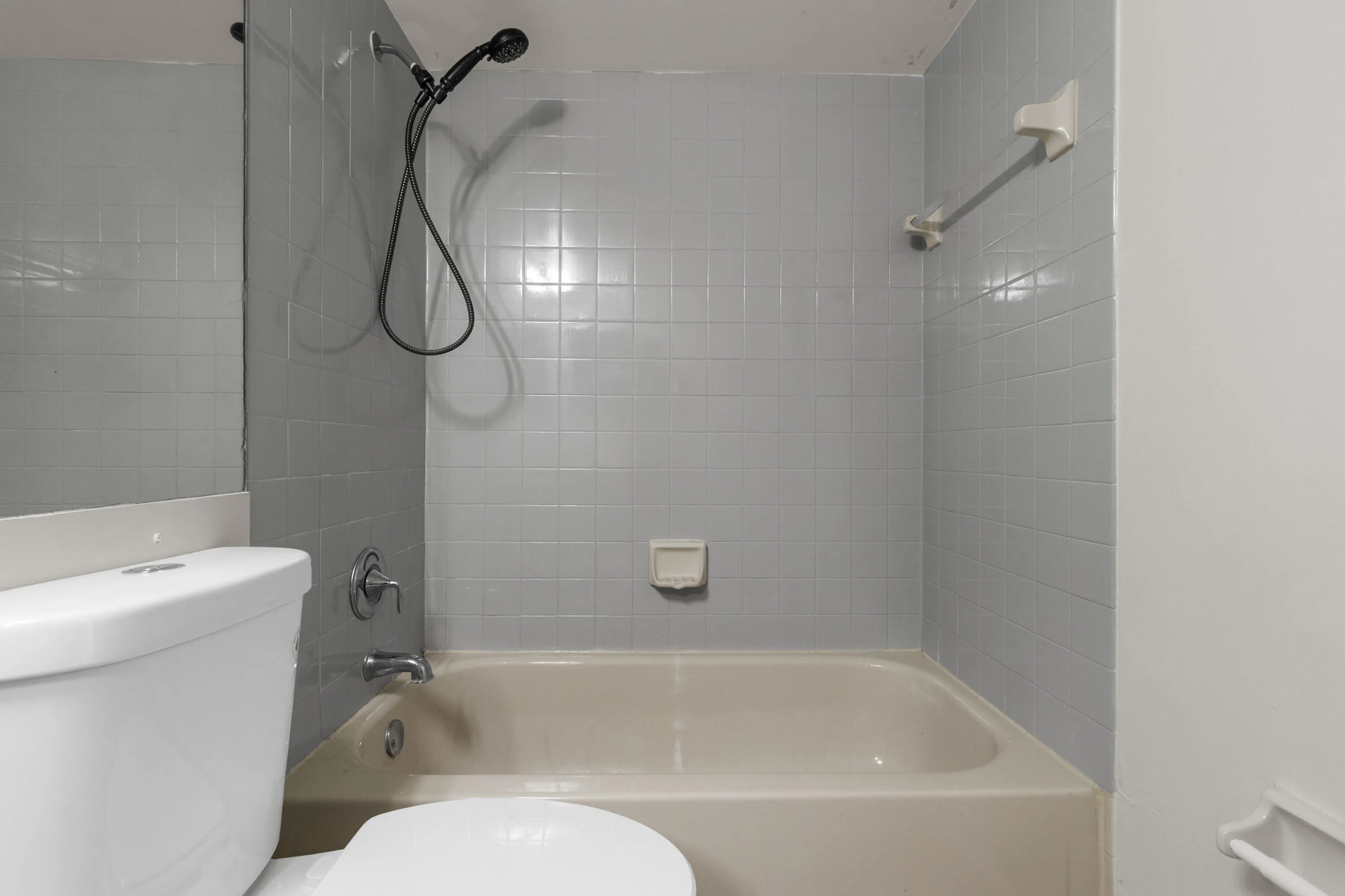 combo shower/tub in primary bathroom