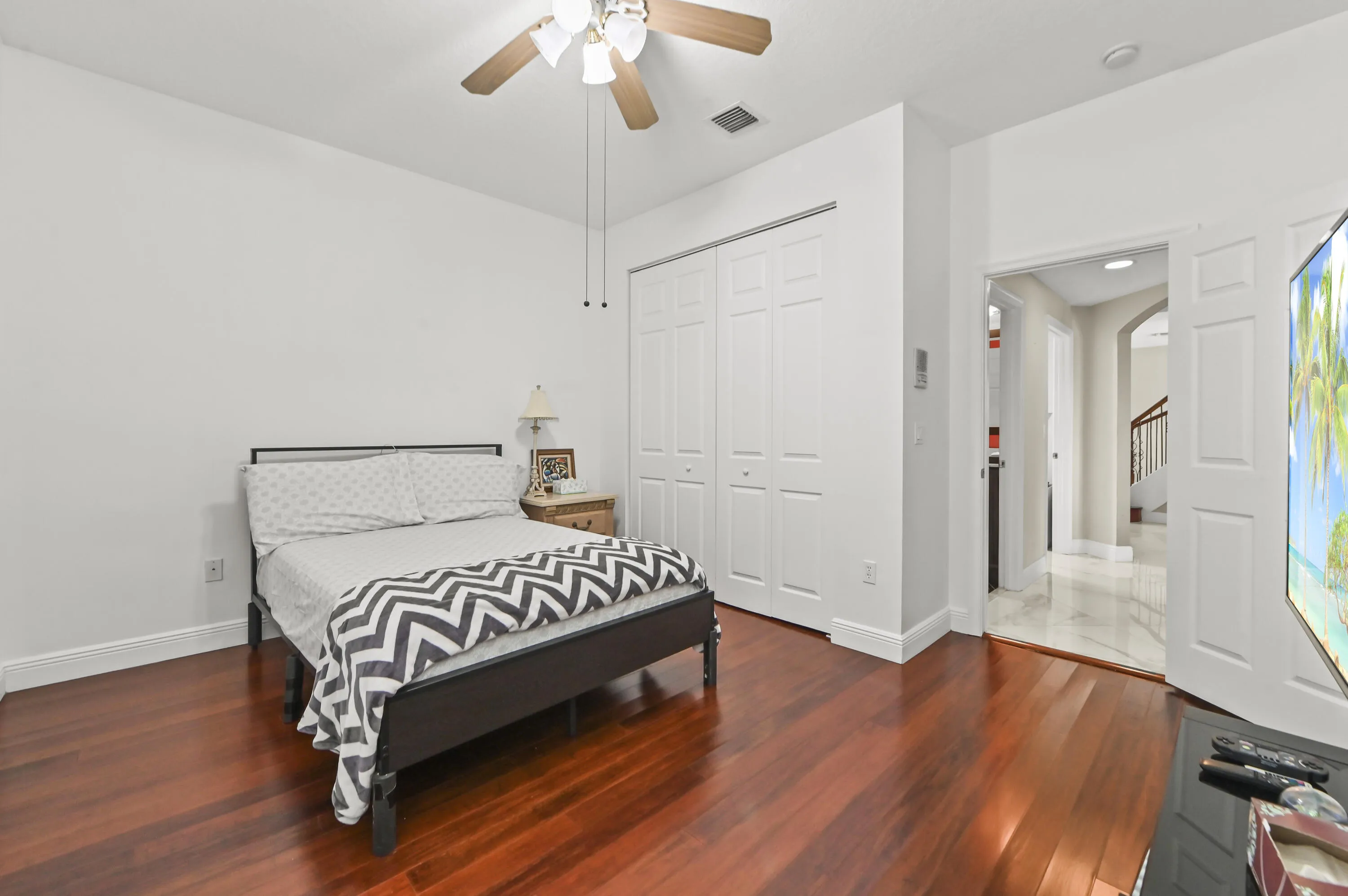 23 Bedroom 02