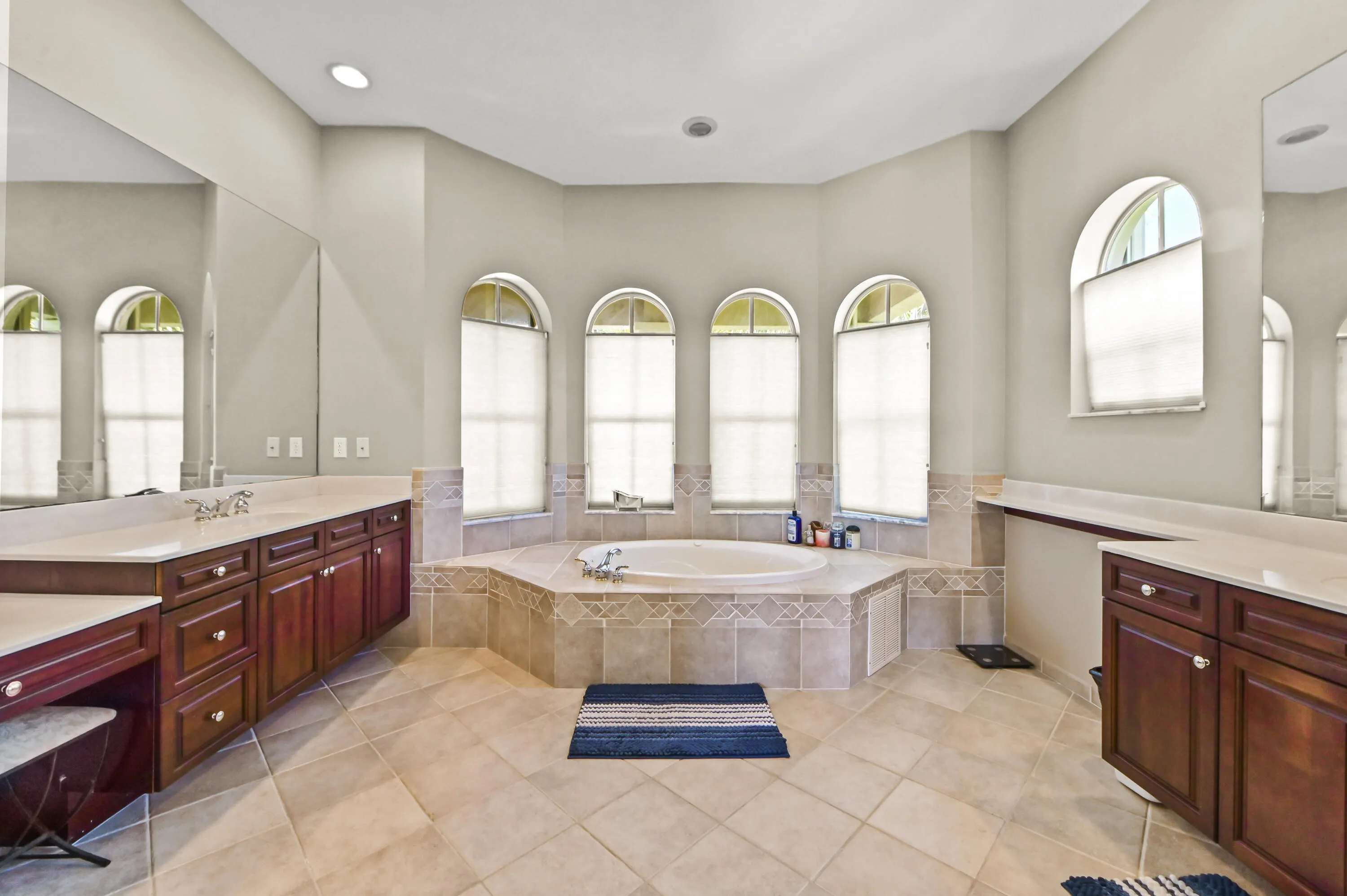 43 Bathroom 02