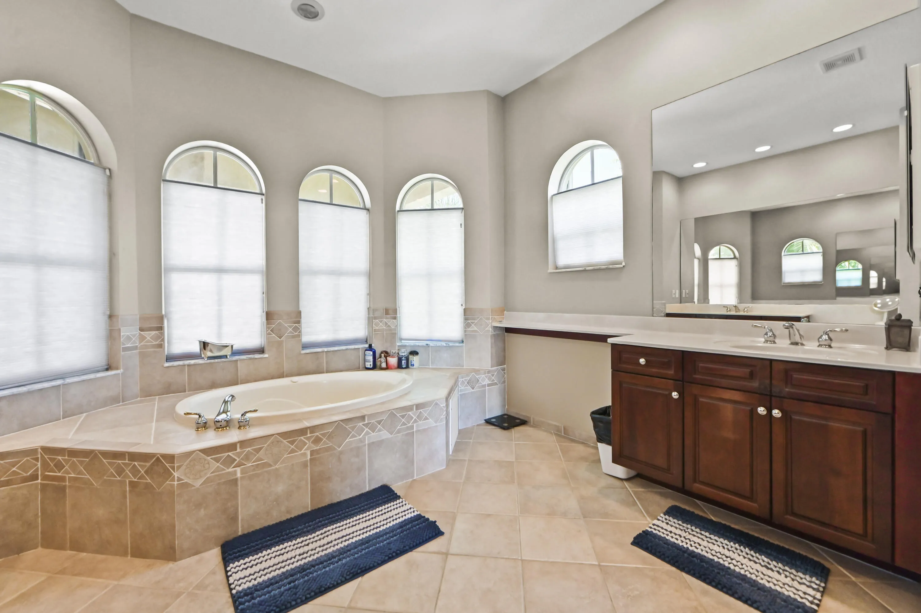 42 Bathroom 01