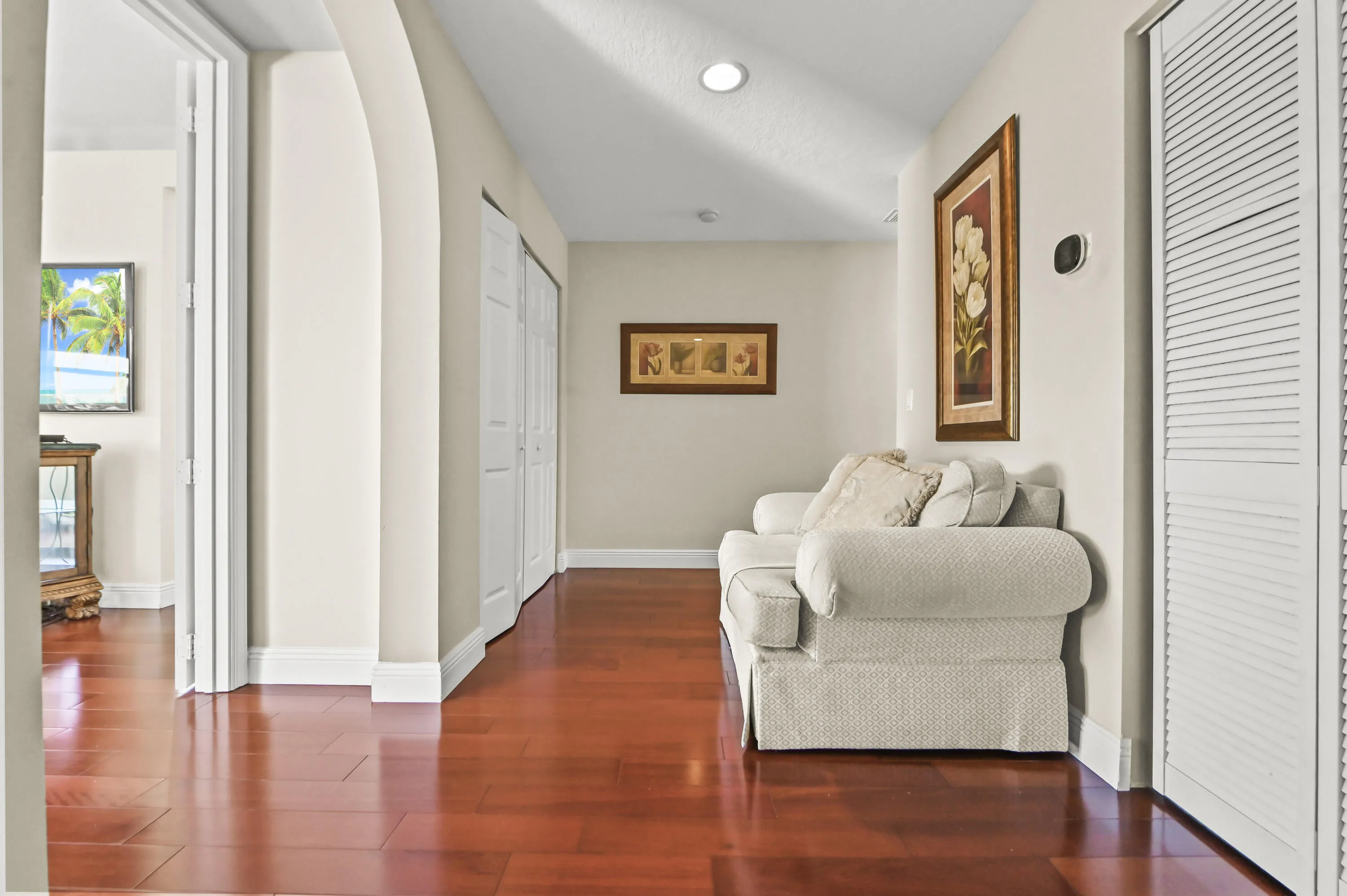 25 Upstairs Hallway 01