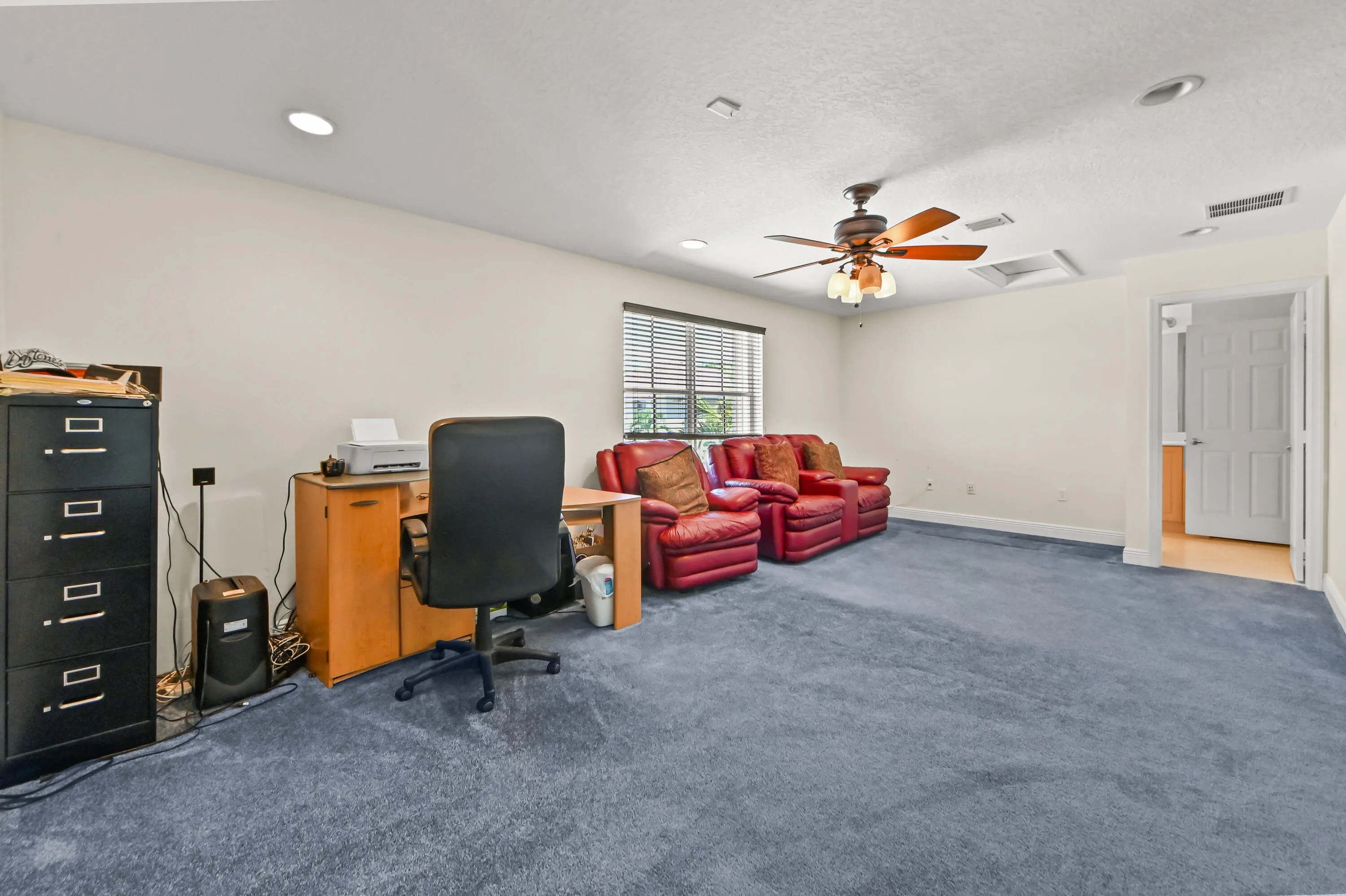 35 Office 02