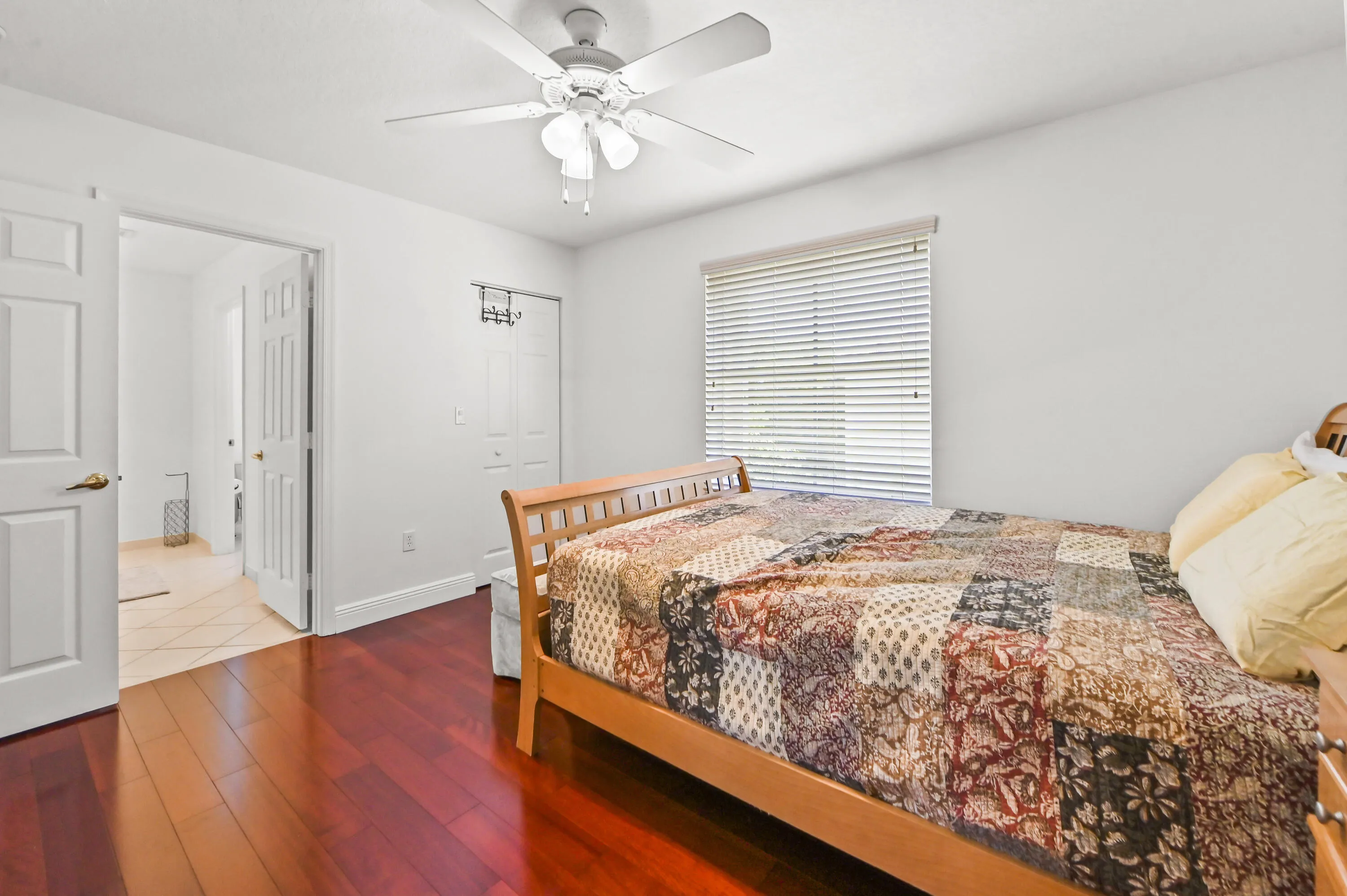 29 Bedroom 02