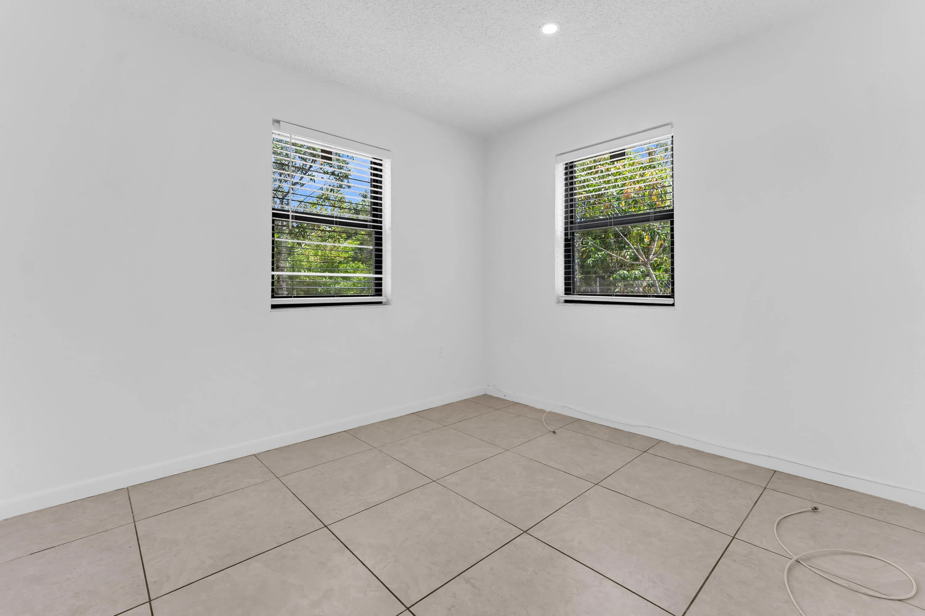 Neutral wall tones with recessed lighting