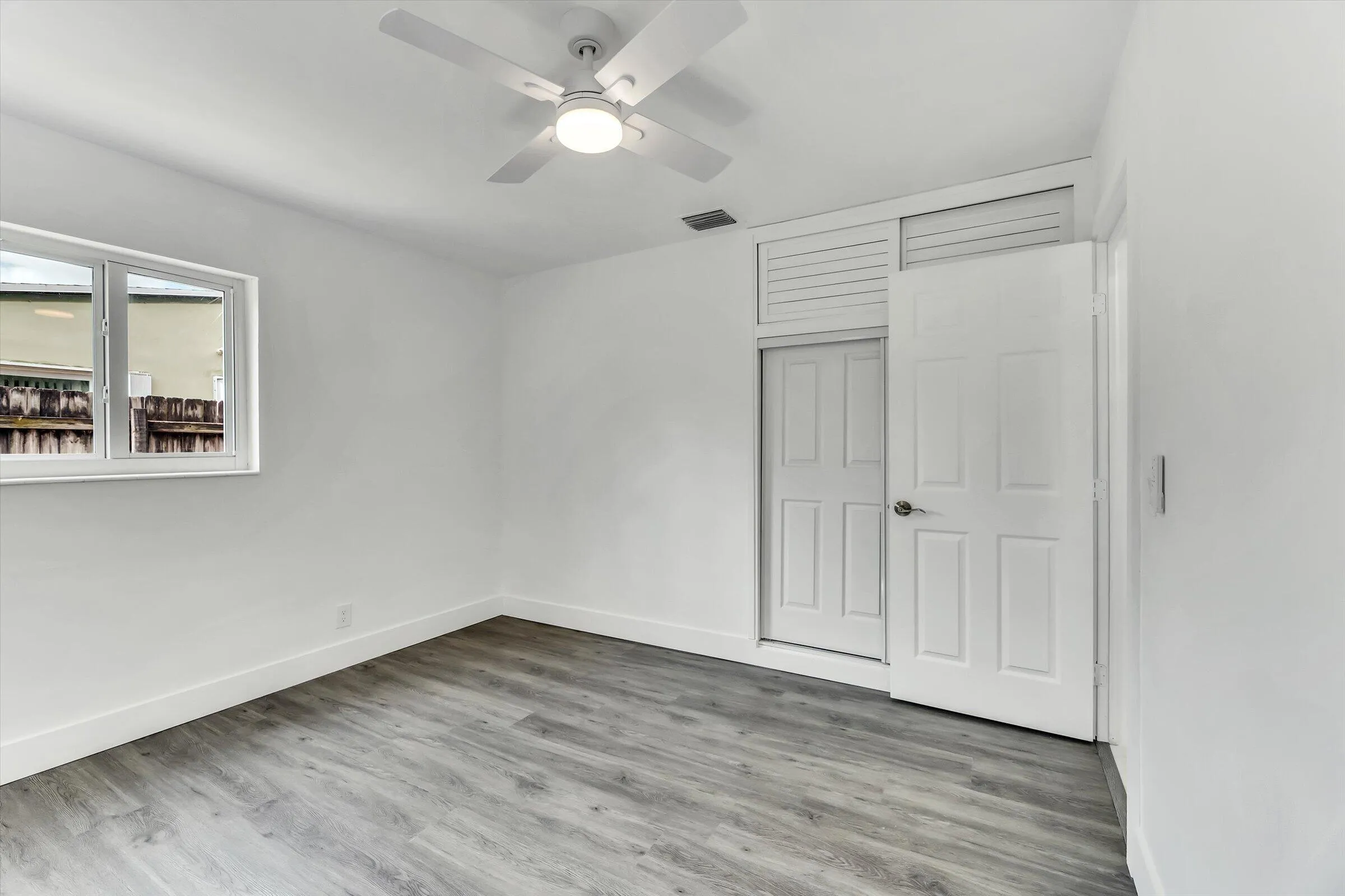 04-1404 SW 1st Ave-4