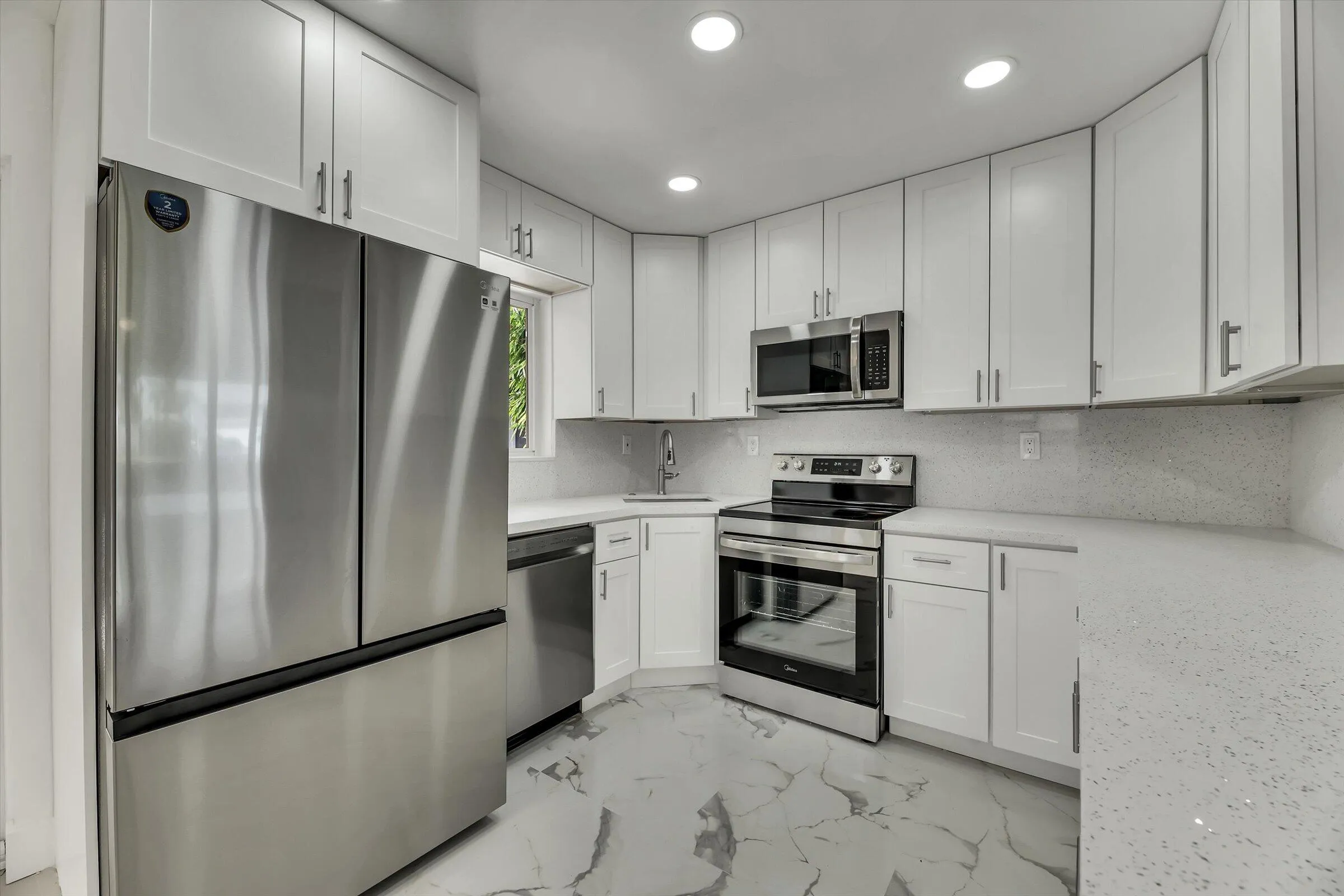 18-1404 SW 1st Ave-18