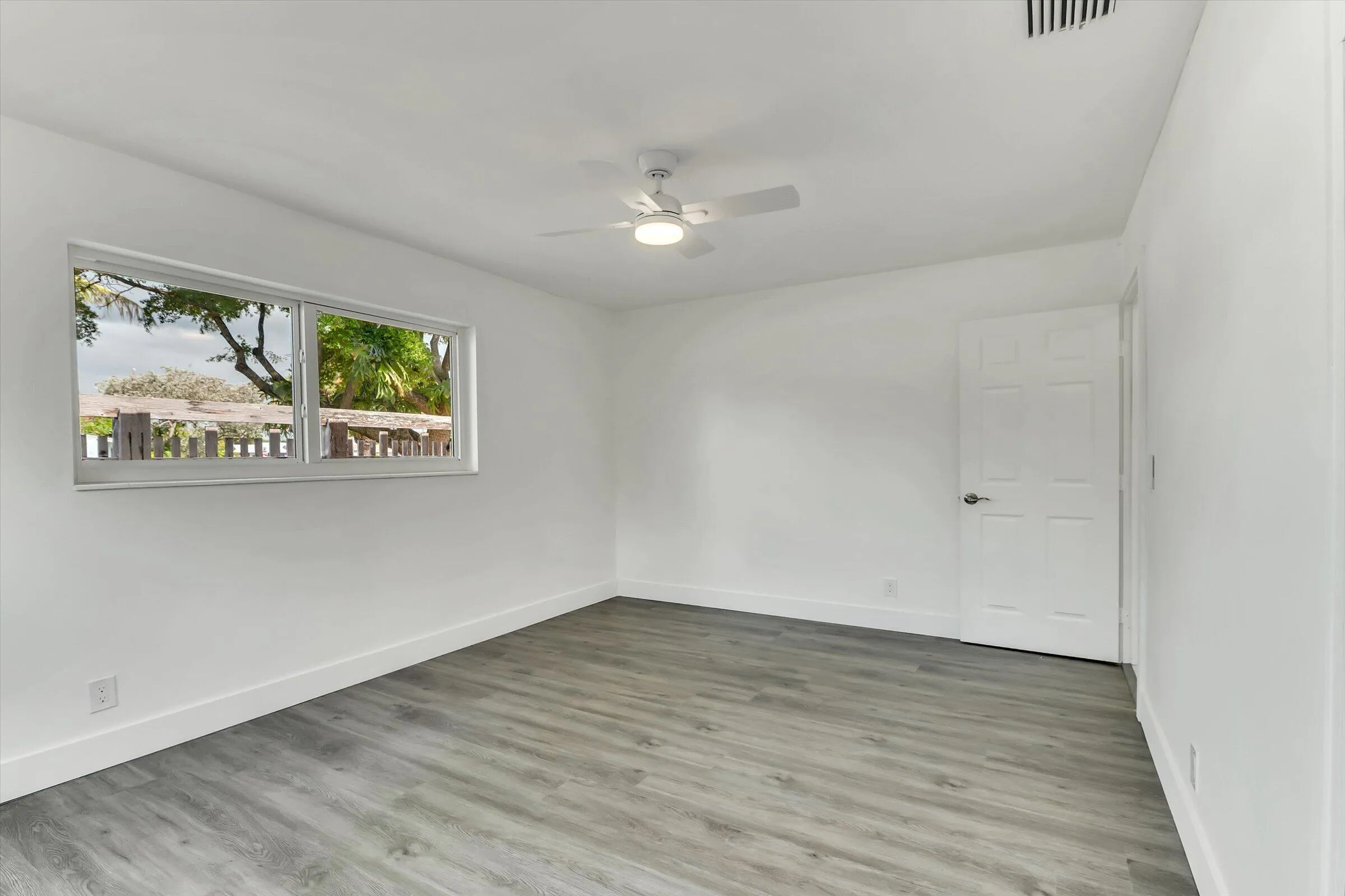 09-1404 SW 1st Ave-9