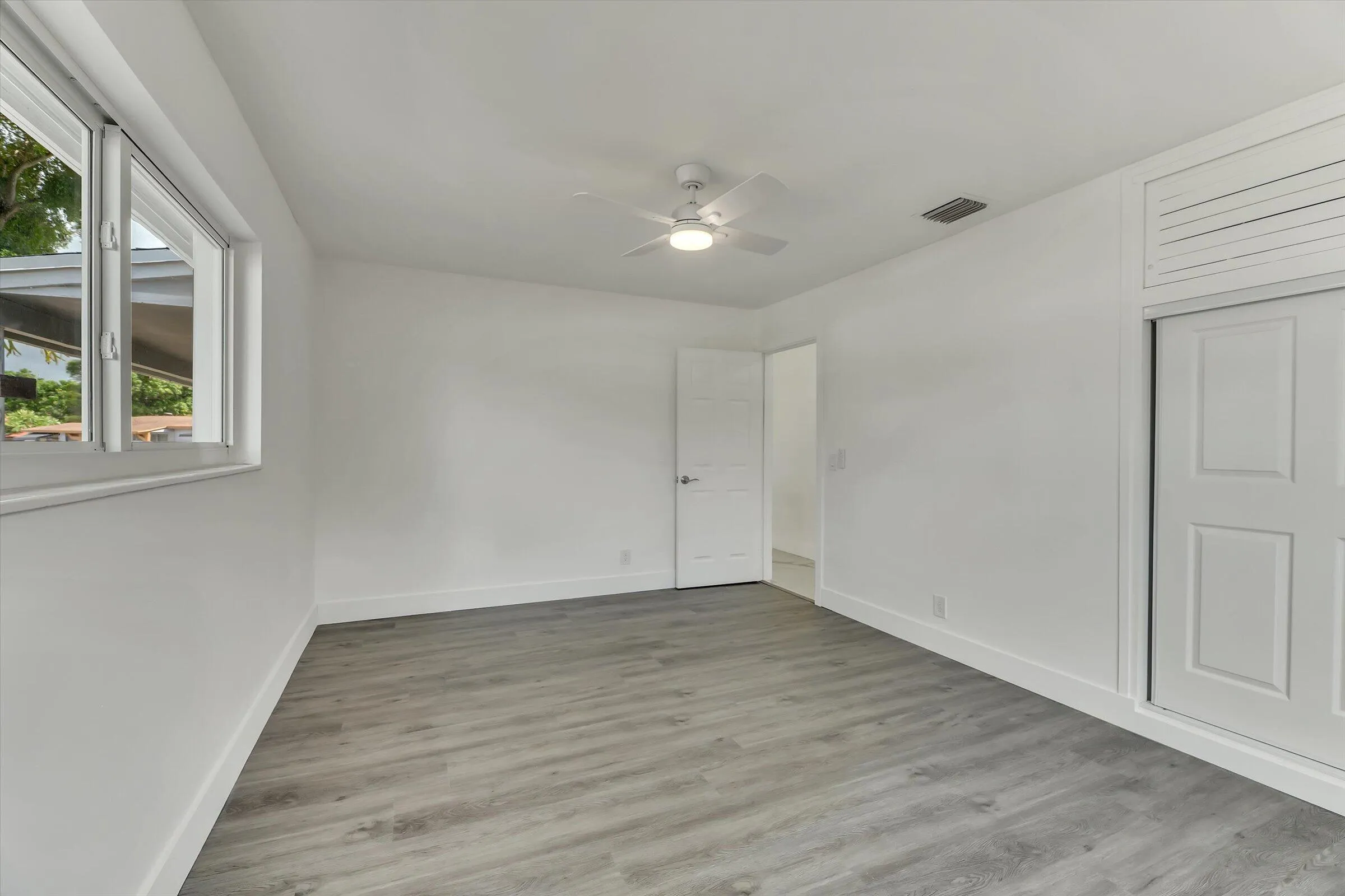 10-1404 SW 1st Ave-10
