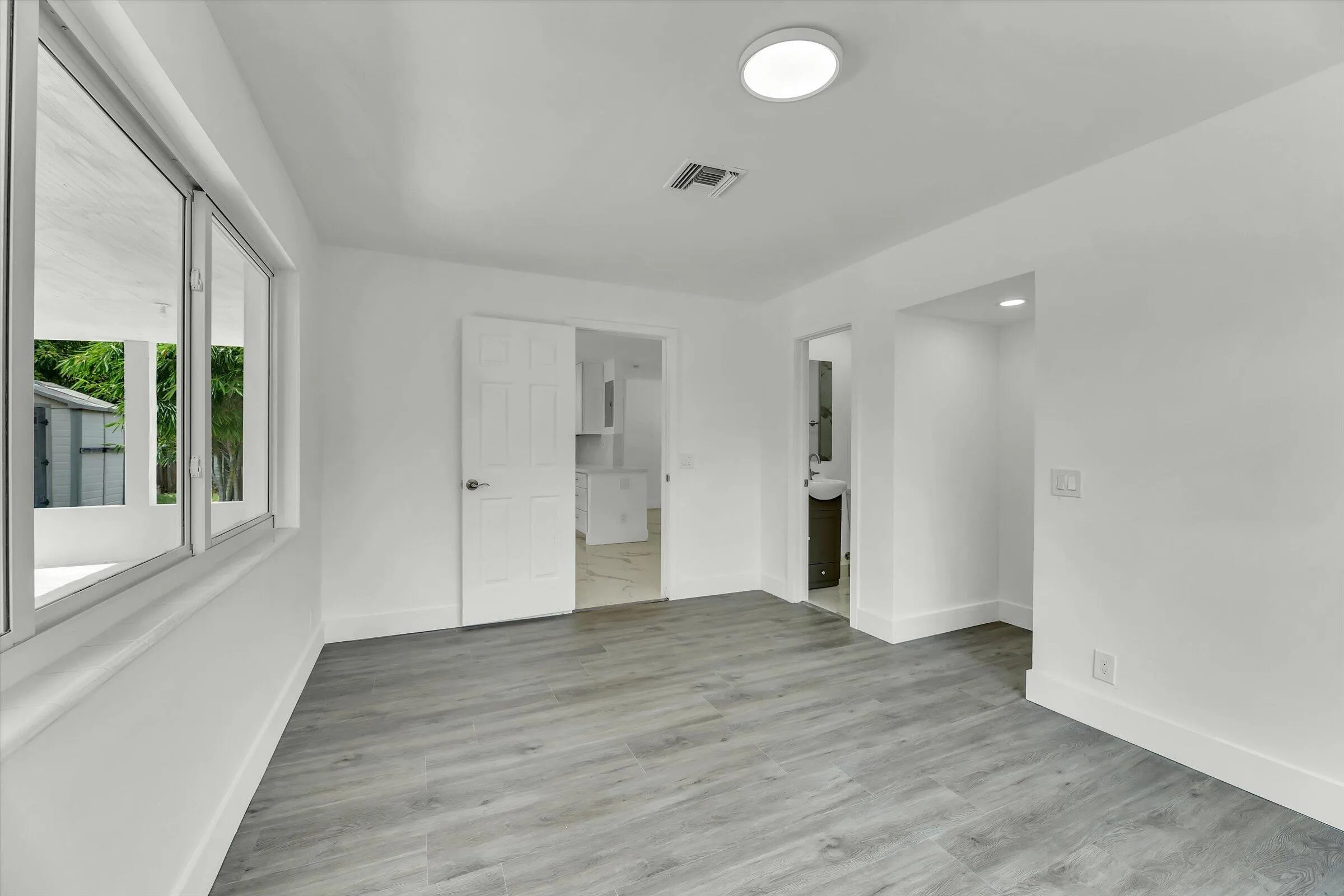 14-1404 SW 1st Ave-14