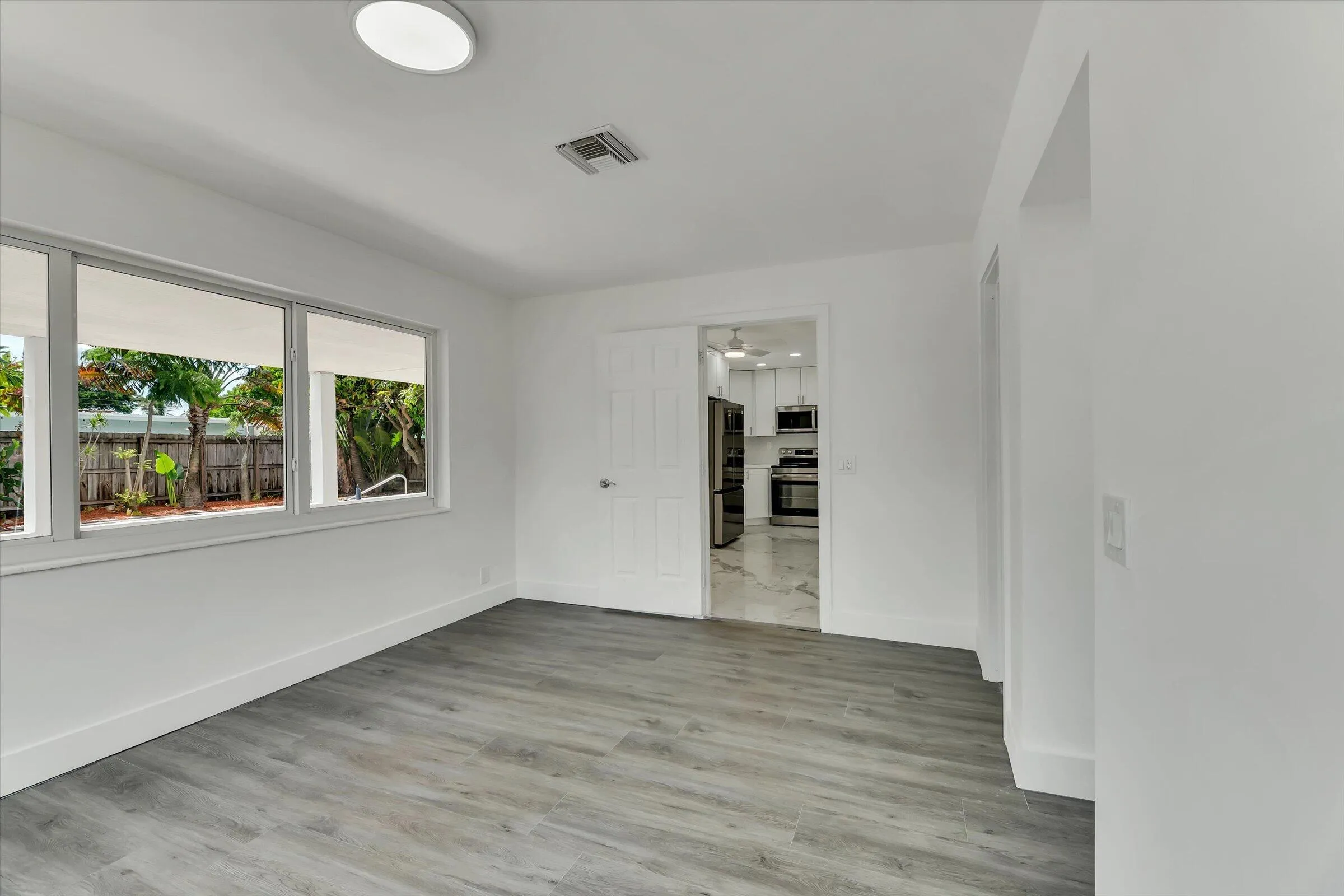 13-1404 SW 1st Ave-13