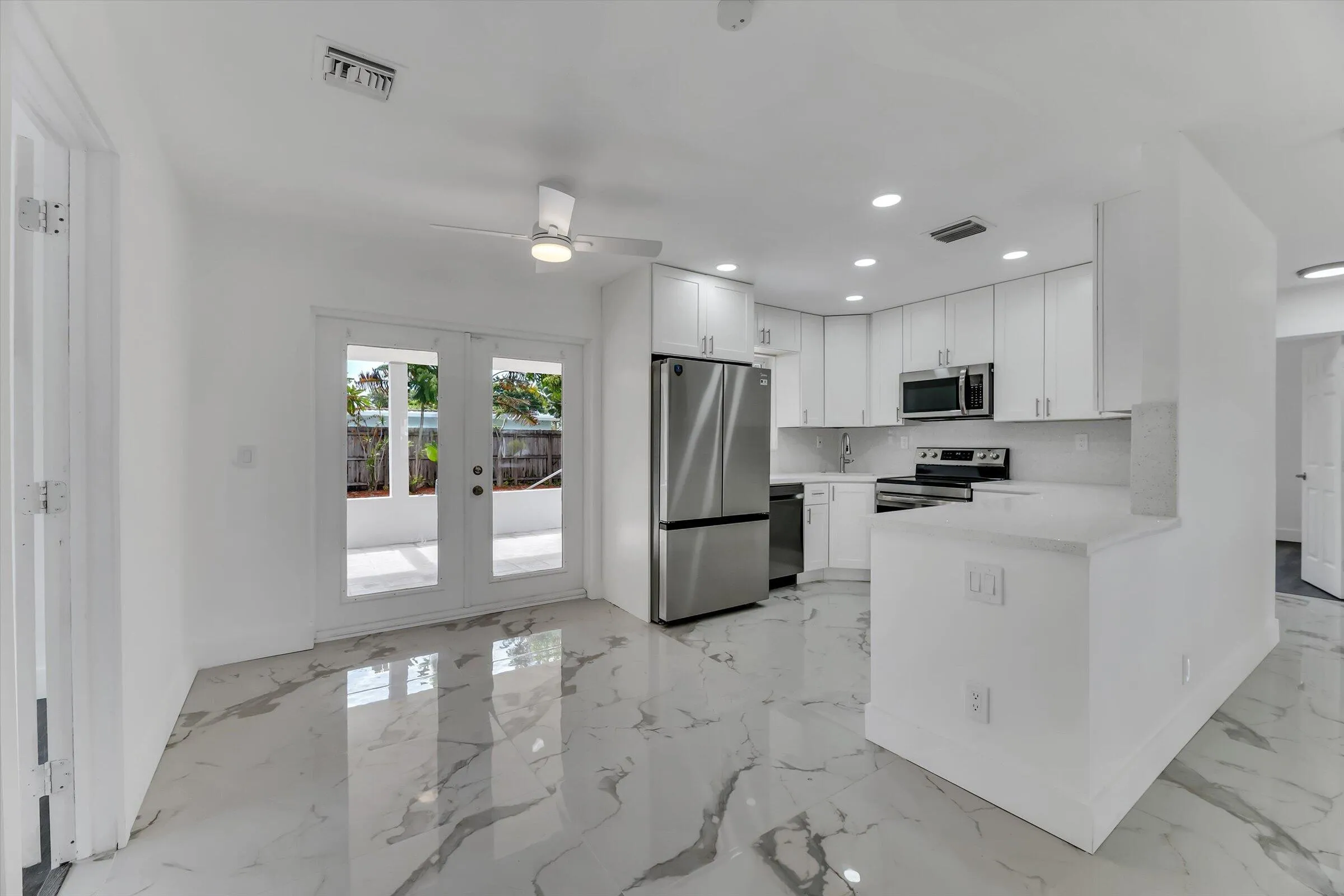 21-1404 SW 1st Ave-21