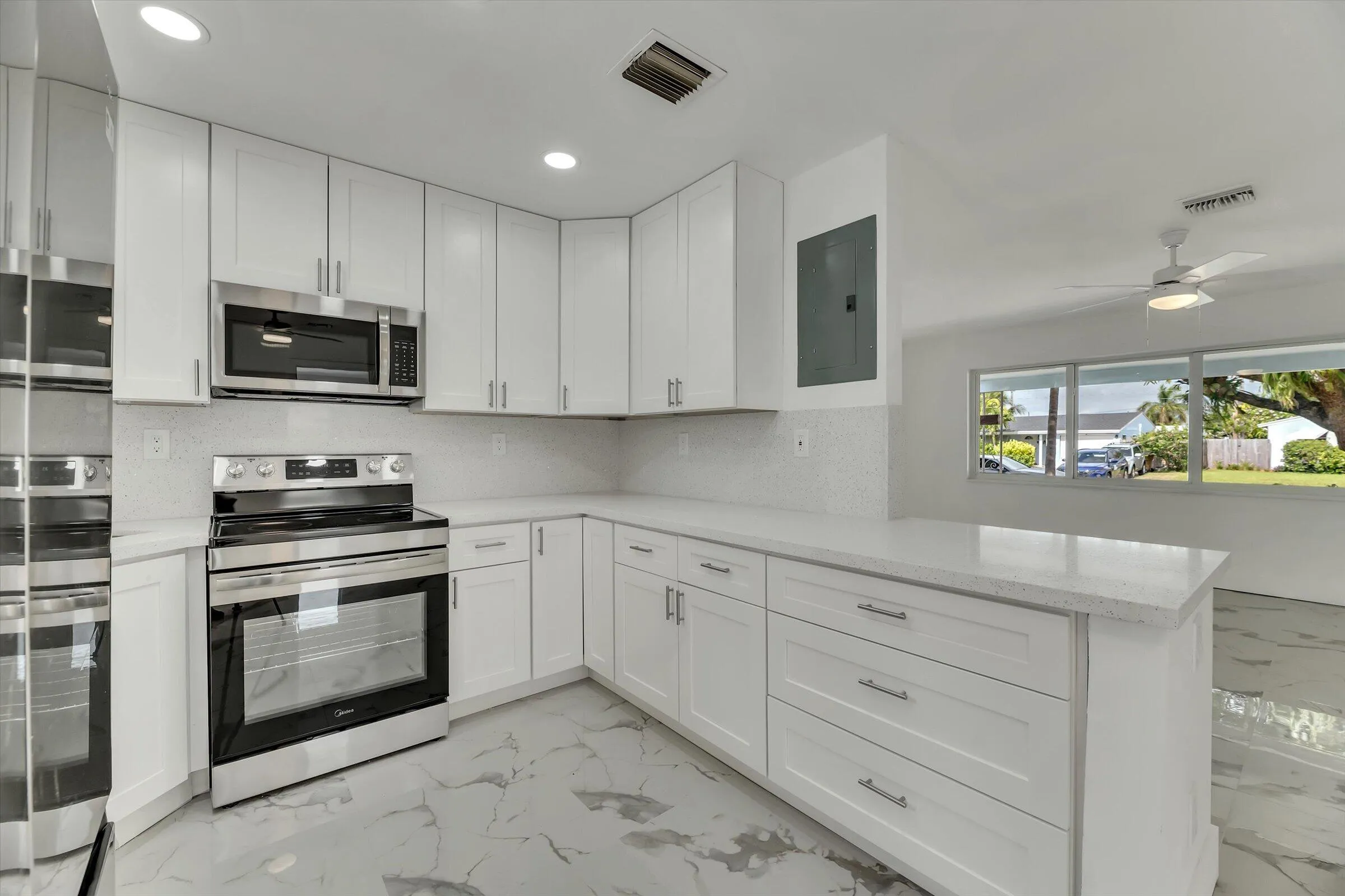 17-1404 SW 1st Ave-17