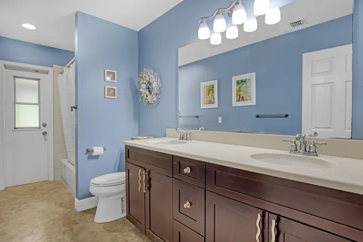 Full Cabana Bathroom