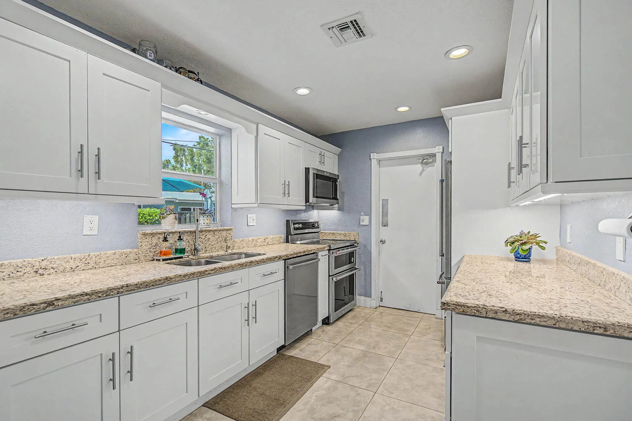17-web-or-mls-2740-sw-16th-st