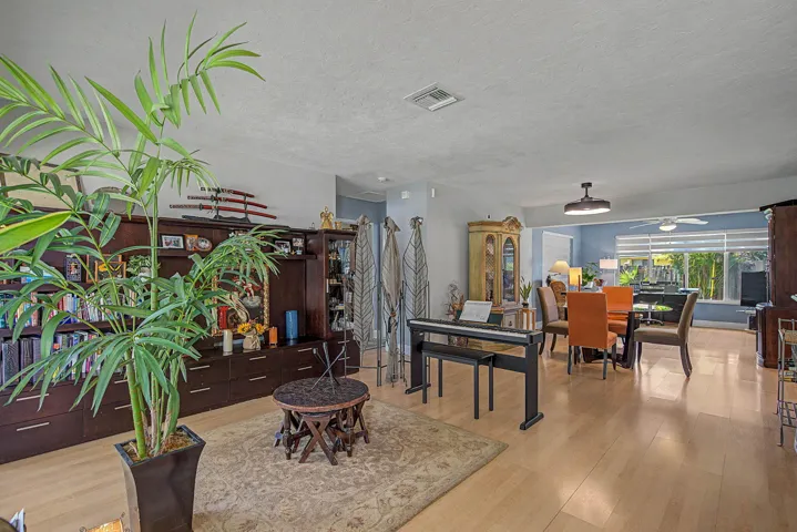 29-web-or-mls-2740-sw-16th-st