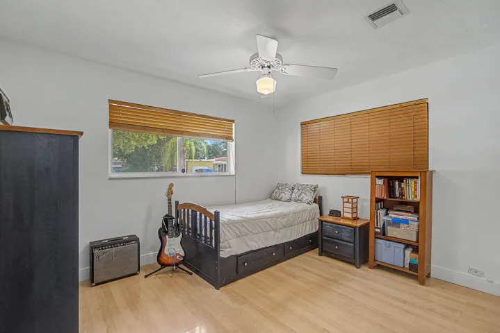 35-web-or-mls-2740-sw-16th-st
