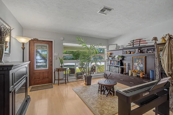 30-web-or-mls-2740-sw-16th-st
