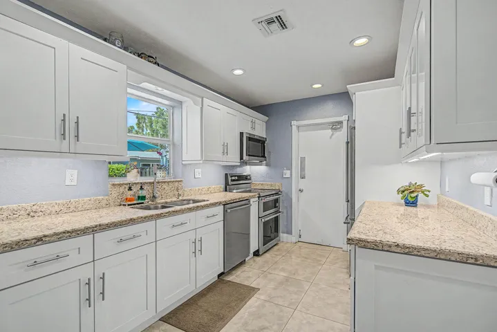 17-web-or-mls-2740-sw-16th-st