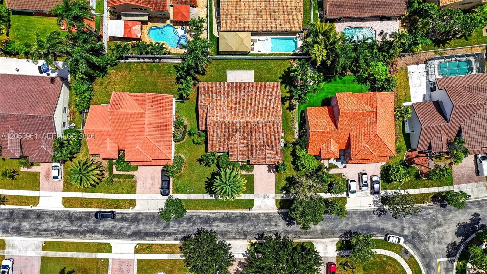 NEW ROOF 2023