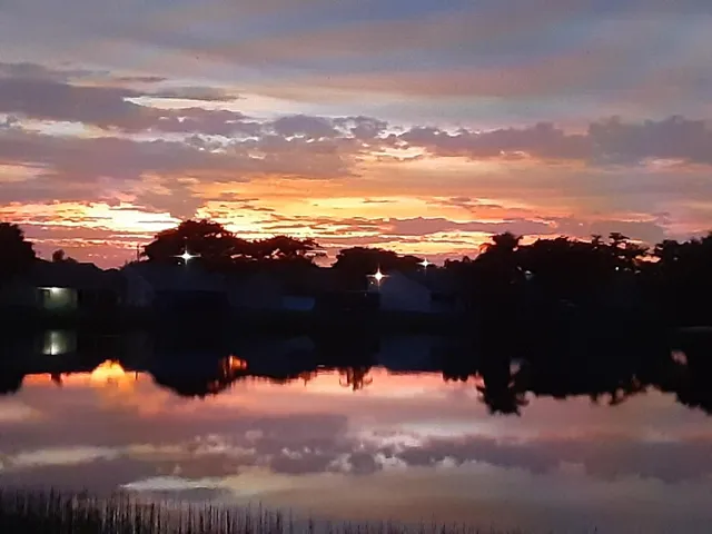 Sunset Lake Vies