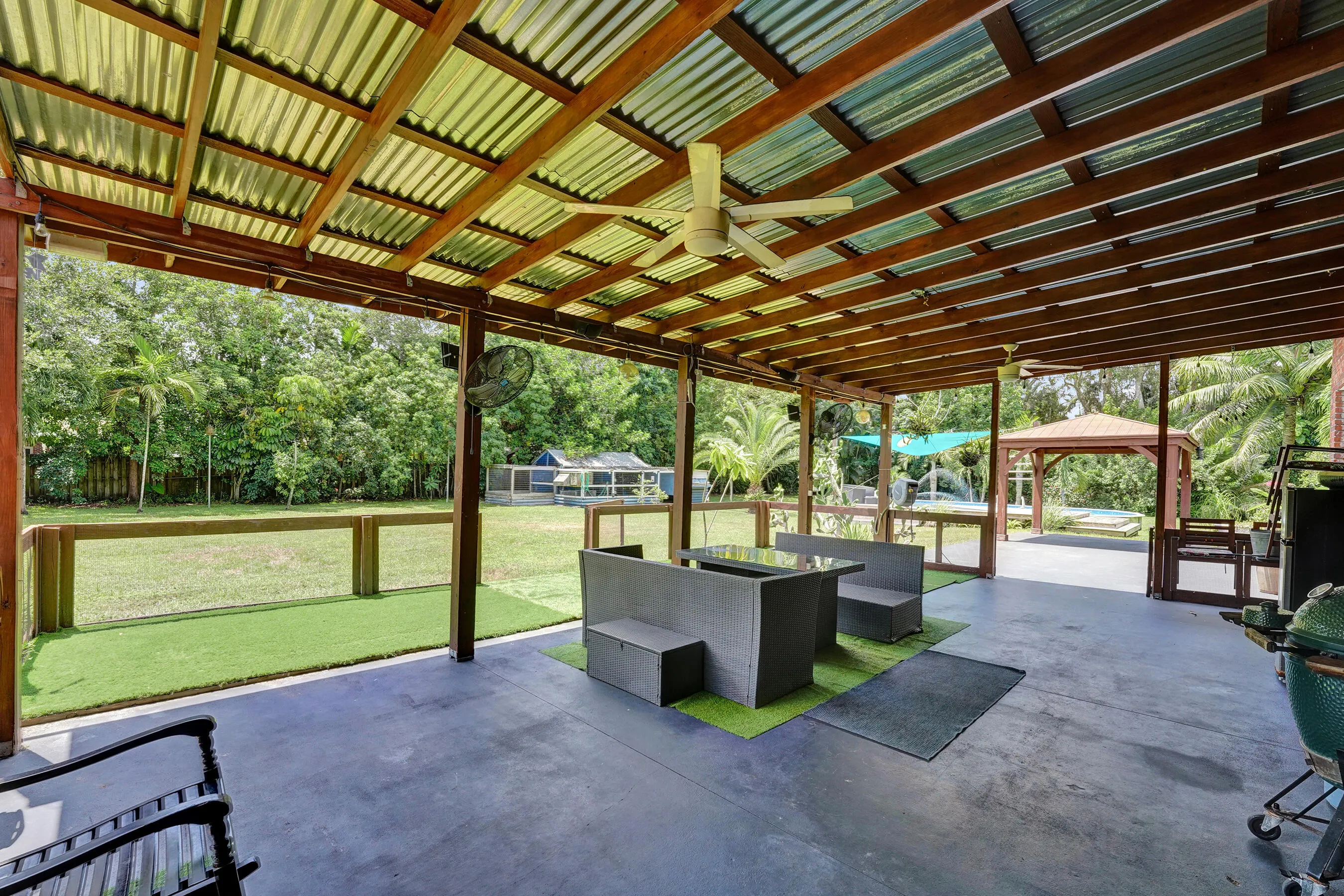 Covered side patio with additional small fenced area, great for kids and pets- has turf too!!