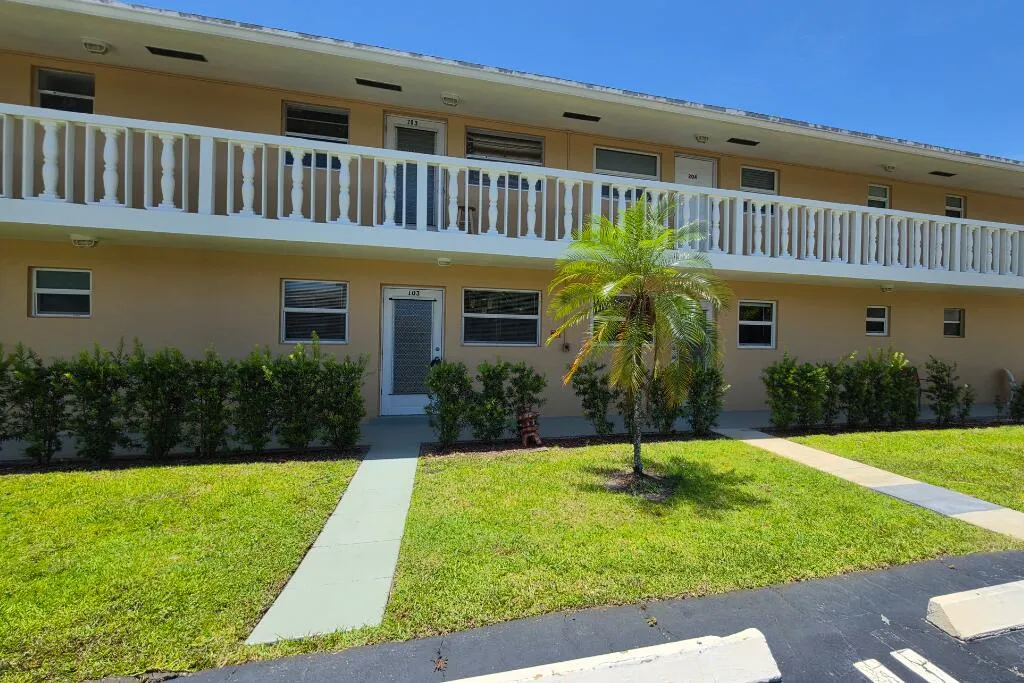 Unit Entry -2192 NE 1st Way 103