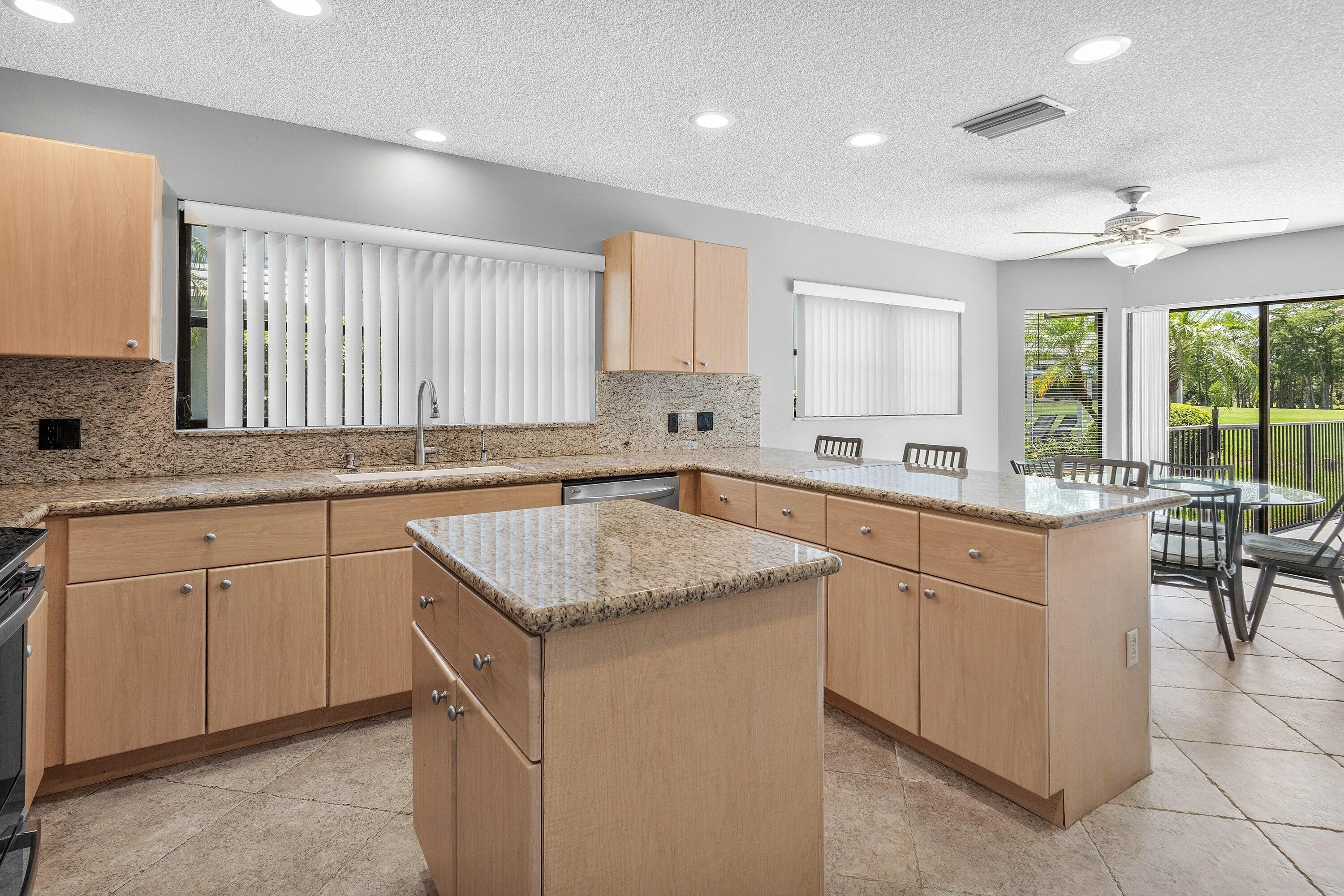 015-10891BocaWoodsLane-BocaRaton-FL-3342