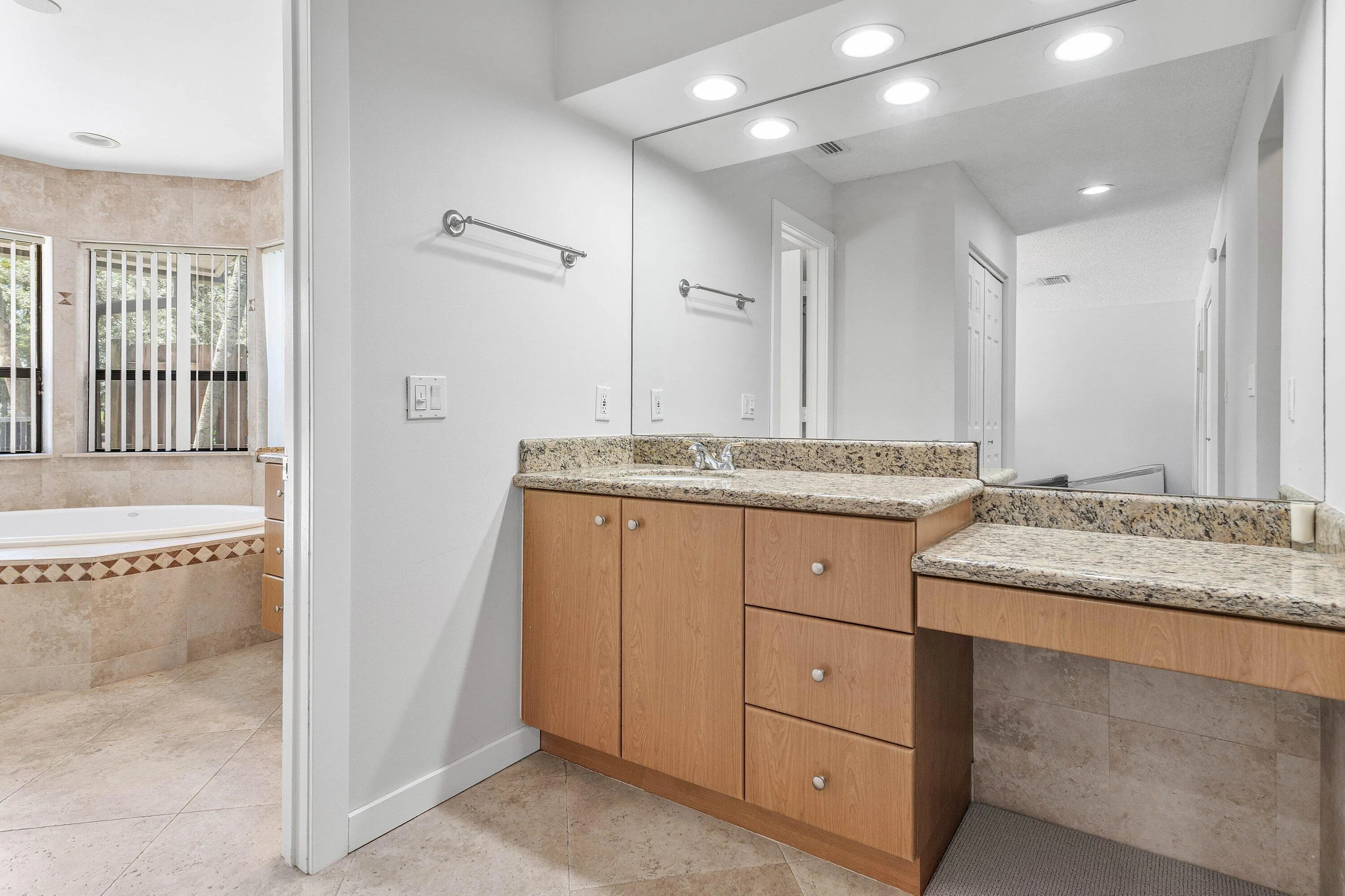 019-10891BocaWoodsLane-BocaRaton-FL-3342
