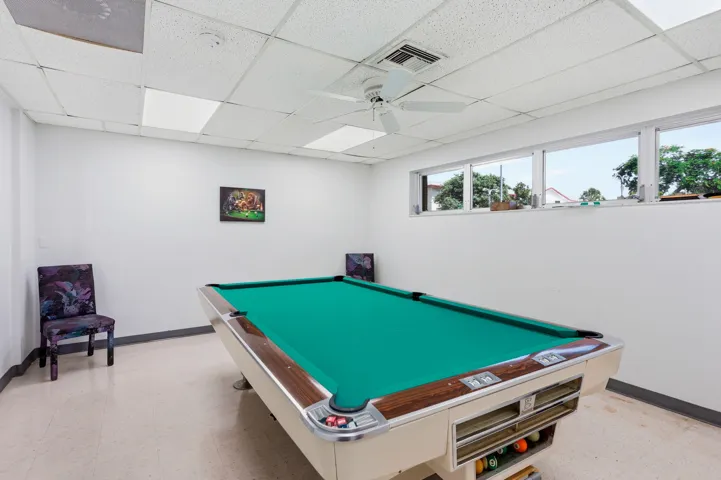 BILLIARD ROOM