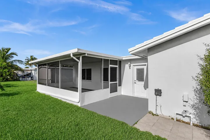 Screened patio featuring a solid roof and a concrete slab