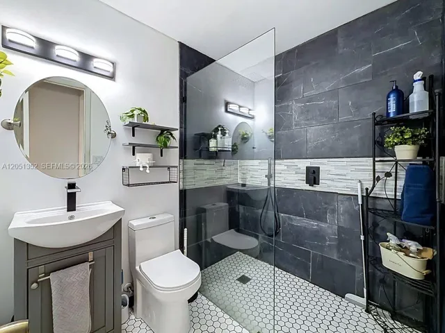 2nd Bathroom
