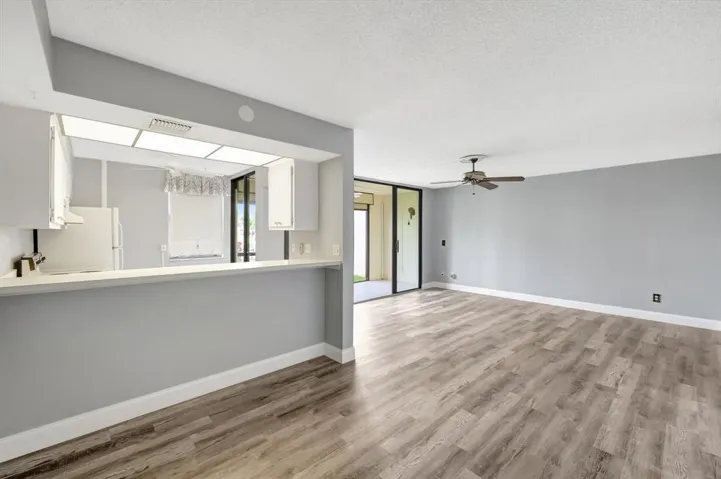 Dining Area-Breakfast Nook