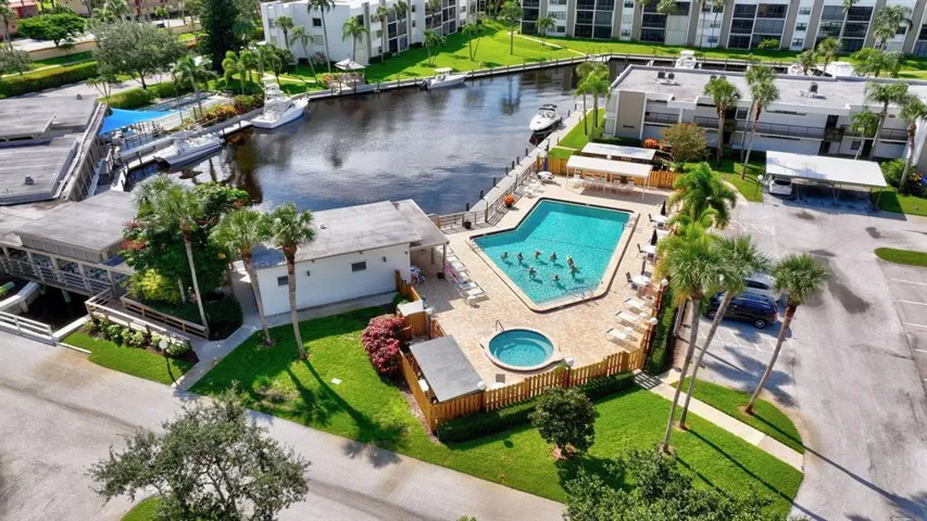 Pool Ameneties
