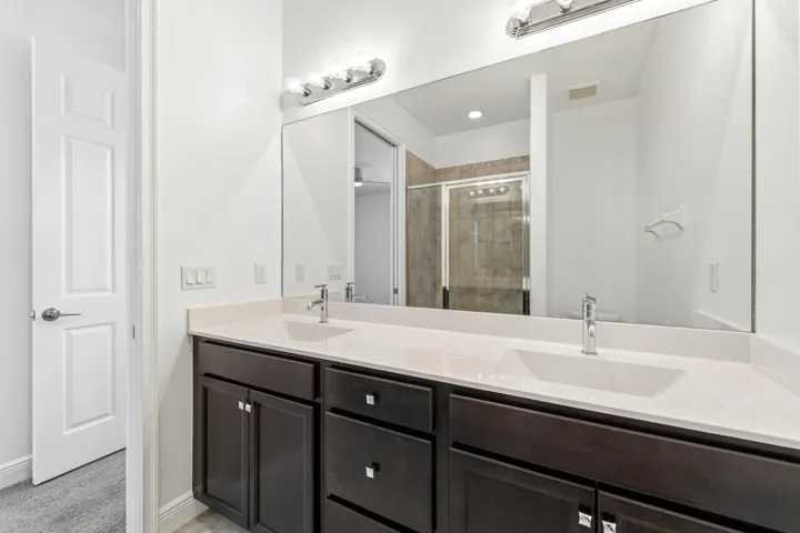 Primary Bedroom's bathroom