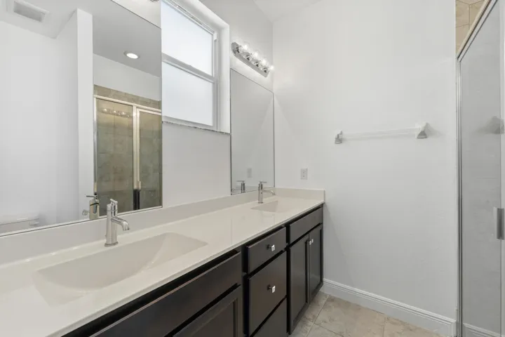 En-suite bathroom in 2nd bedroom